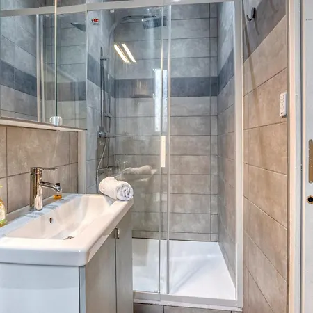 Newhome - Clinique Mutualiste / Belle Electrique 아파트 *